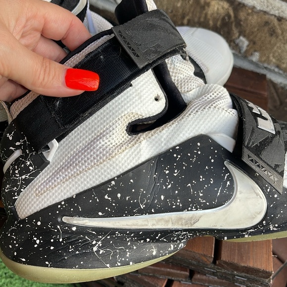 Nike Lebron Soldier Sneakers - Picture 6 of 14